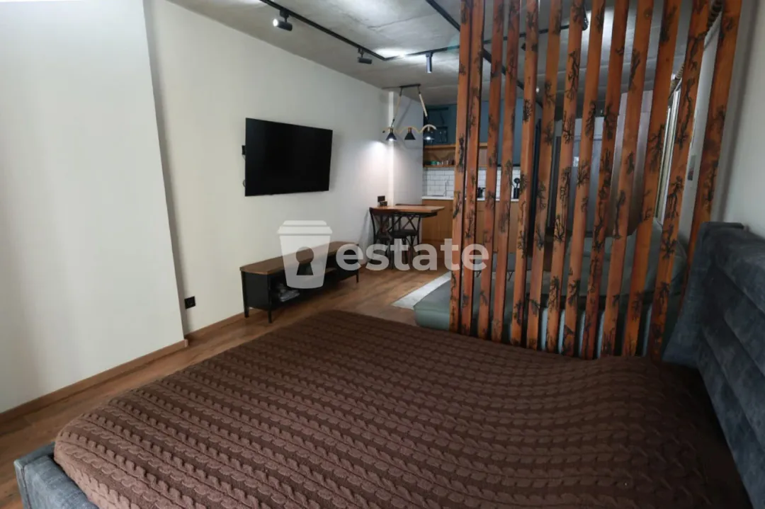 Selling a spacious studio in the Elt district — photo 3