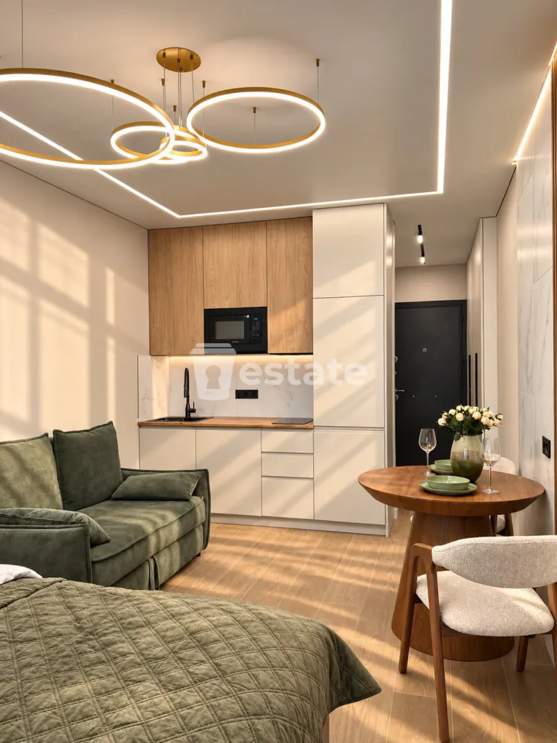 Selling a stylish studio on Heroes Alley — photo 4