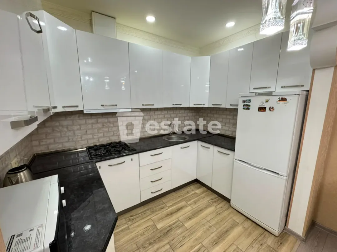 Spacious 2+1 apartment for rent near Old Batumi — photo 3