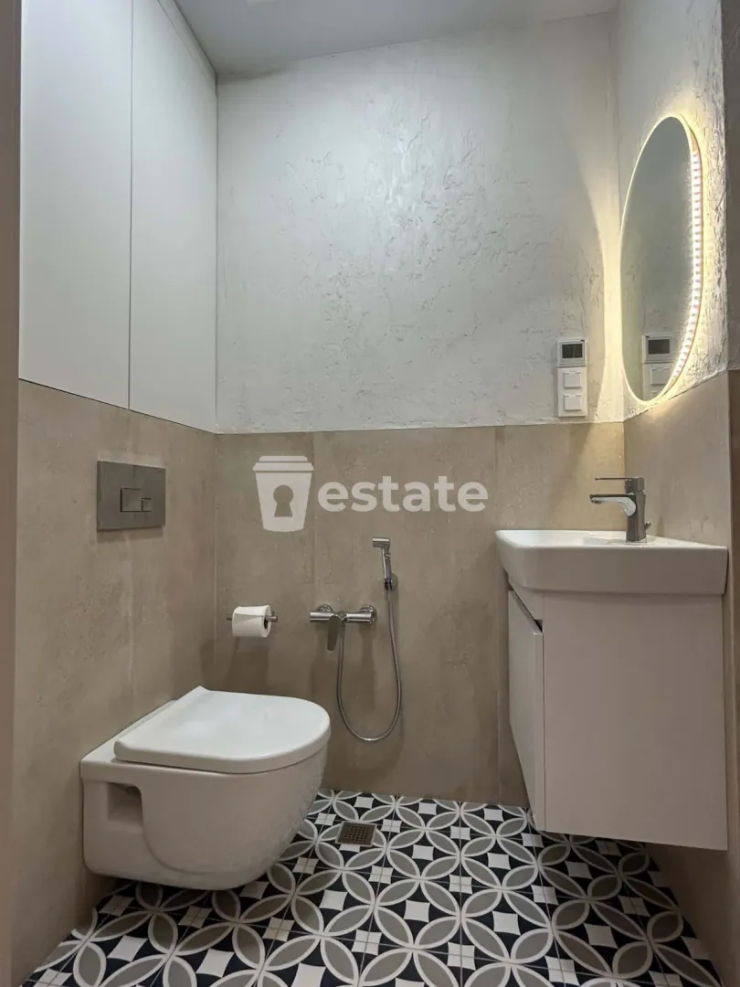 Selling a large studio in Elt quarter — photo 7