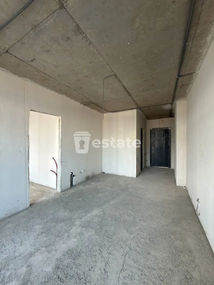 Selling white frame (1+1) near Heroes Alley — photo 4