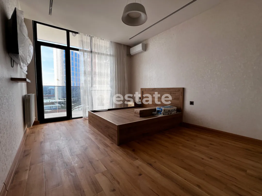 Selling a comfortable studio near the Alley of Heroes — photo 1