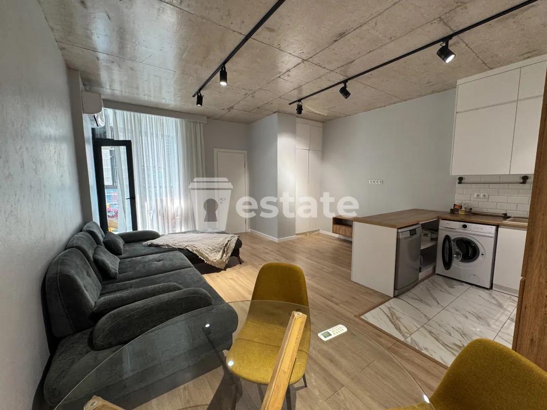 Selling a modern 1+1 apartment on Heroes Alley — photo 1