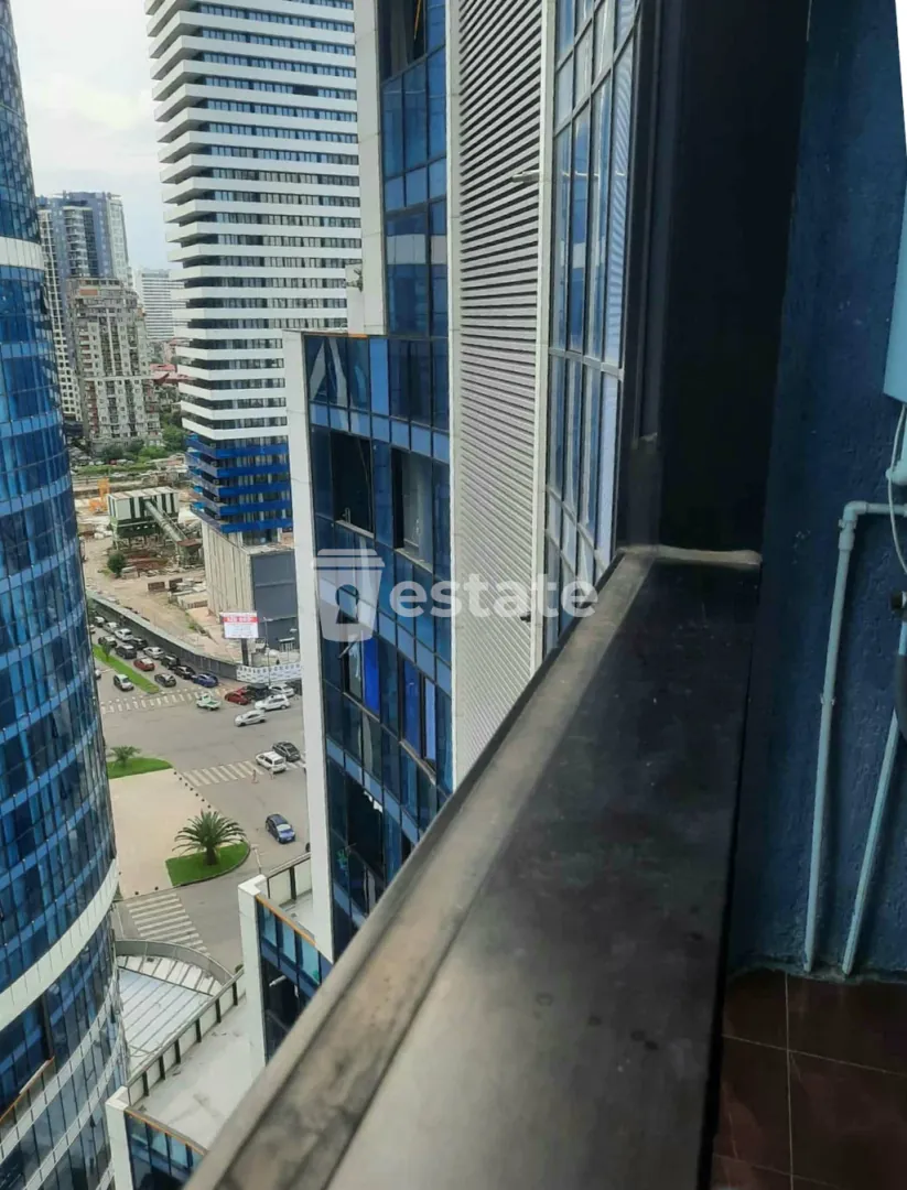 Bright studio available for rent on Heroes Alley — photo 9