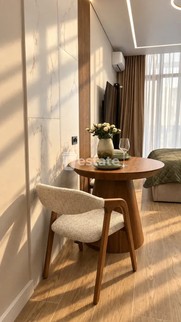 Selling a stylish studio on Heroes Alley — photo 2