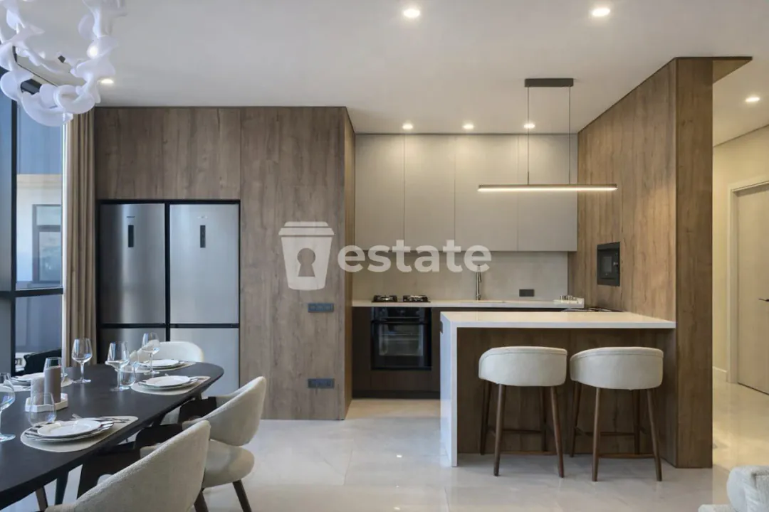 Selling a spacious 4+1 on Heroes Alley — photo 3