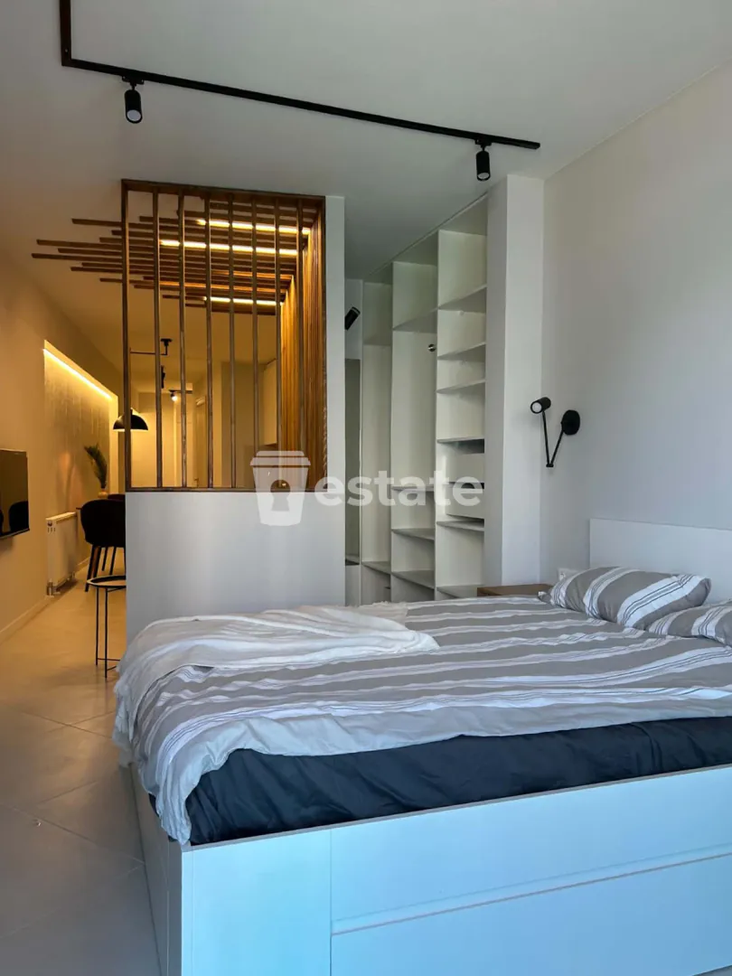 Selling a large studio in Elt quarter — photo 3