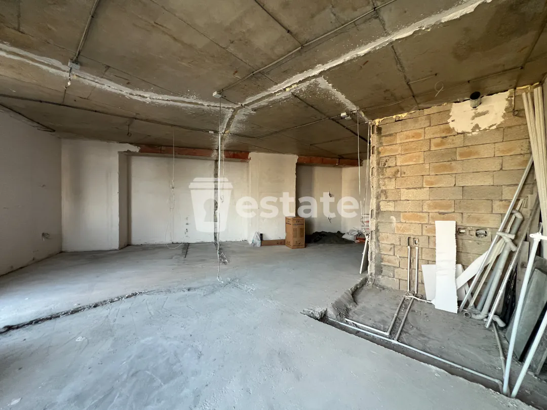 Selling a bright 1+1 in white frame construction — photo 3