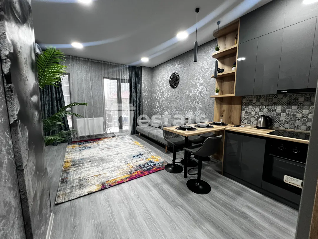 Selling a freshly renovated 1+1 apartment on the New Boulevard — photo 1
