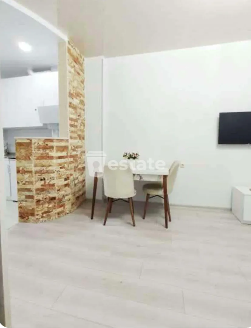 Bright studio available for rent on Heroes Alley — photo 3