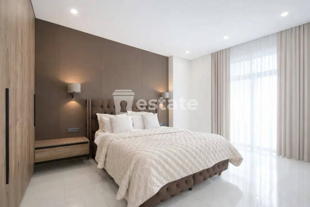 Selling a spacious 4+1 on Heroes Alley — photo 6