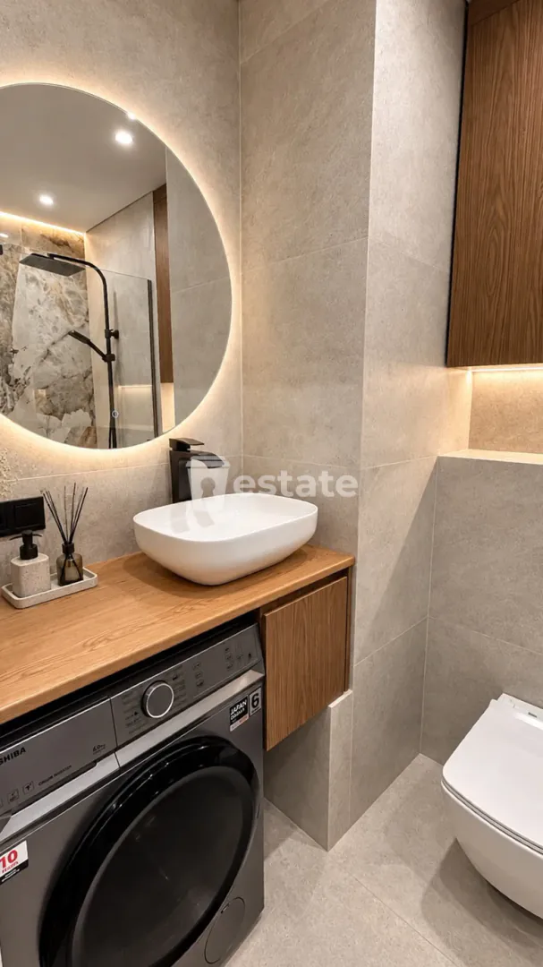 Selling a stylish studio on Heroes Alley — photo 8