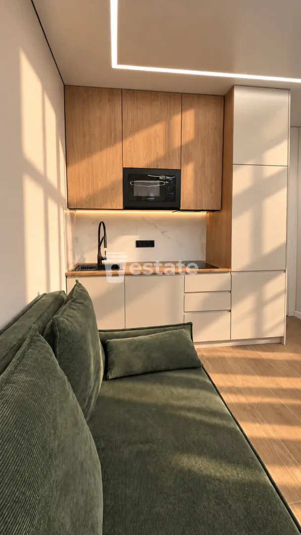 Selling a stylish studio on Heroes Alley — photo 5