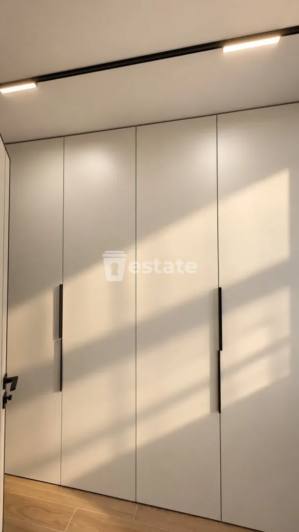 Selling a stylish studio on Heroes Alley — photo 6
