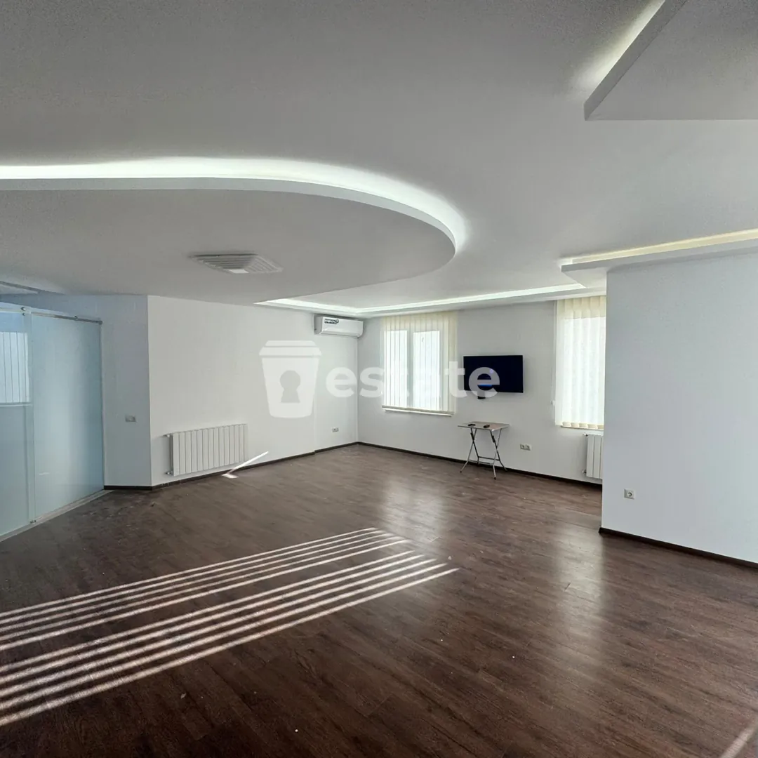 Commercial space for rent near VOX — photo 2