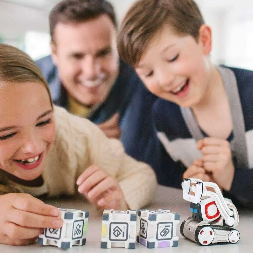 Cozmo Anki — interactive robot with AI — photo 3