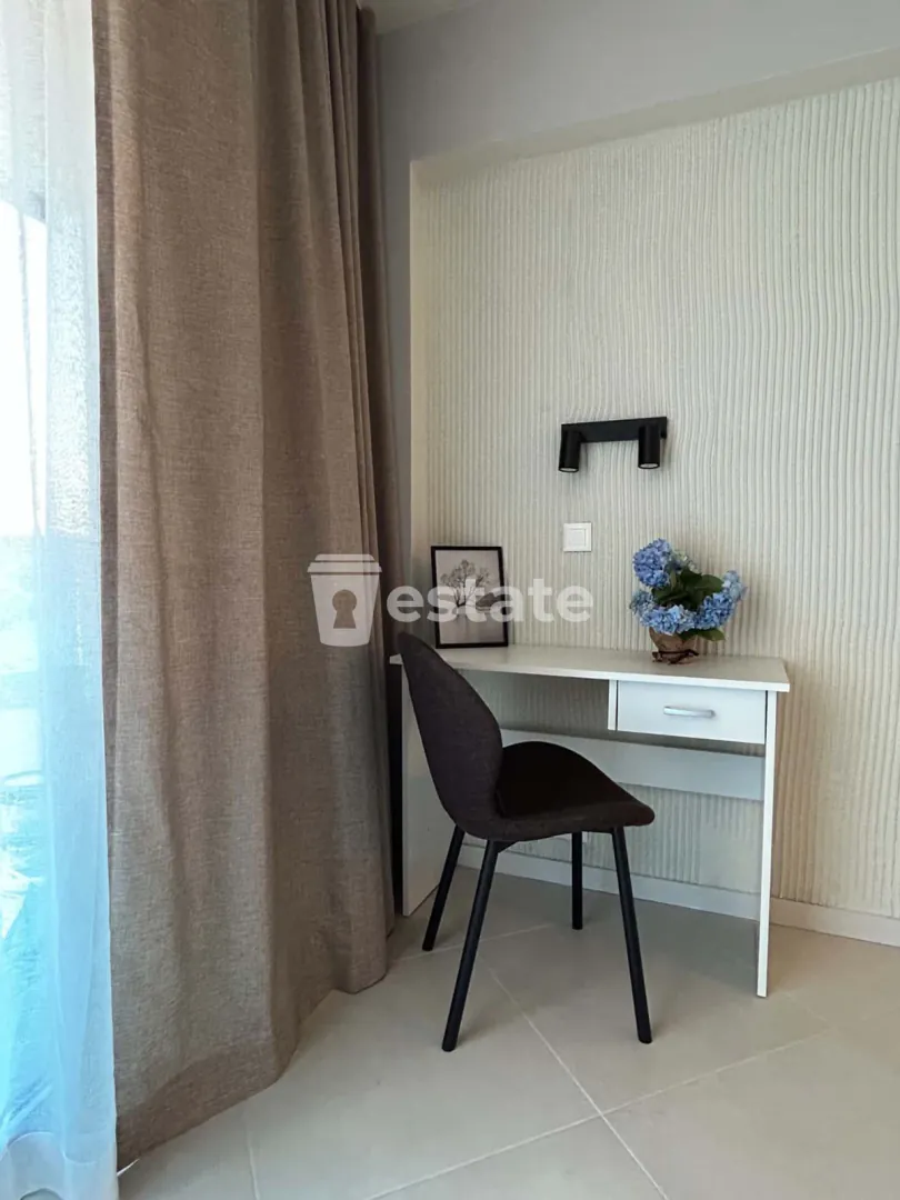 Selling a large studio in Elt quarter — photo 2