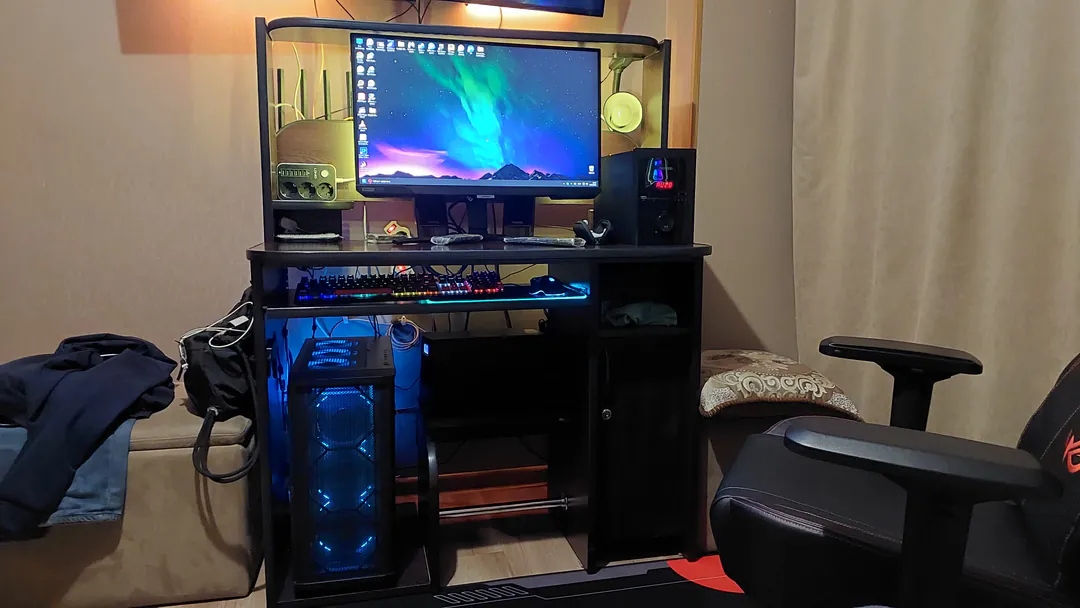 Computer desk for sale; Condition: like new — photo 1