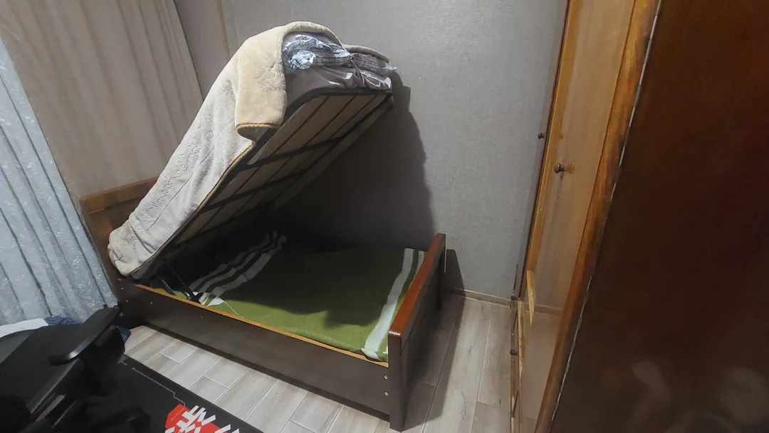 Single bed for sale with mattress and storage compartment — photo 6