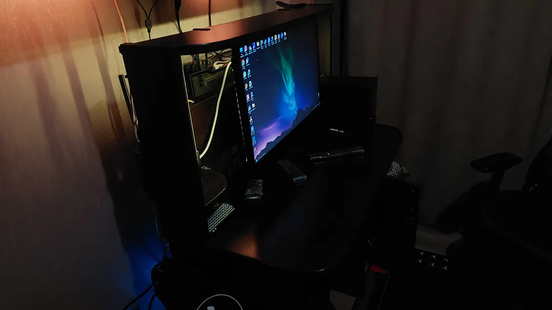 Computer desk for sale; Condition: like new — photo 4