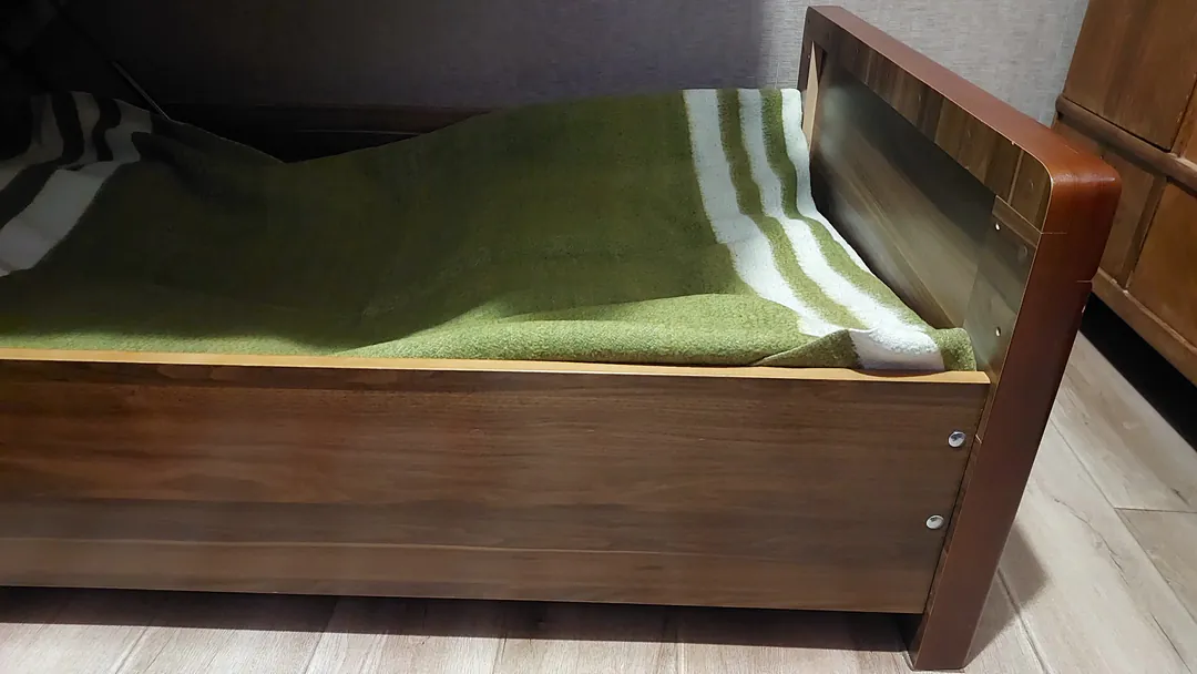 Single bed for sale with mattress and storage compartment — photo 7
