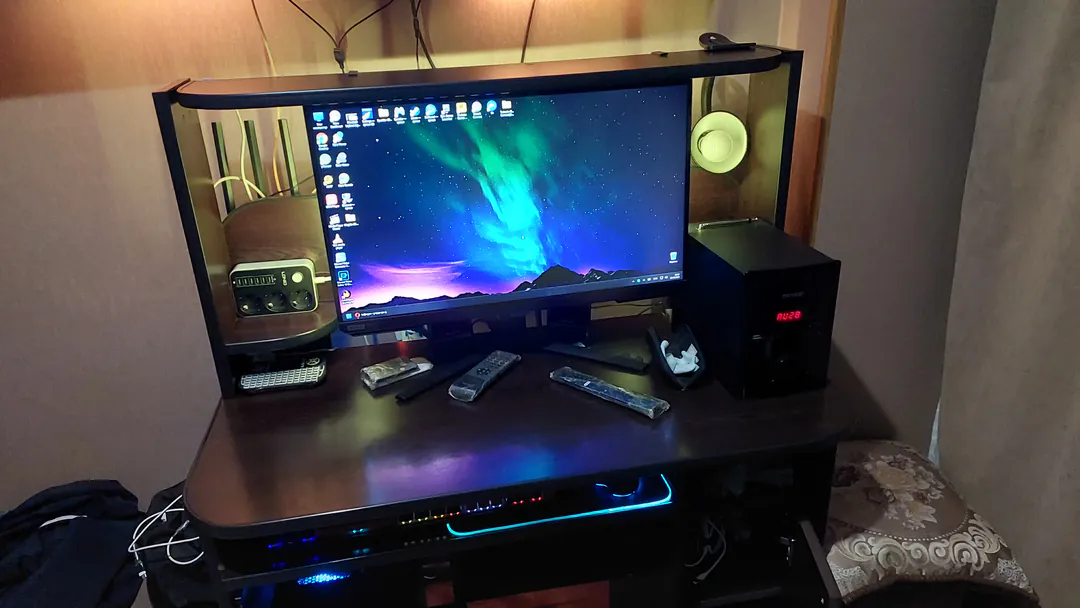 Computer desk for sale; Condition: like new — photo 6