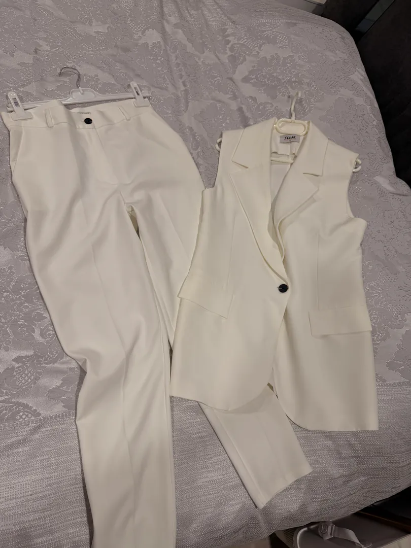 Twin set — photo 1