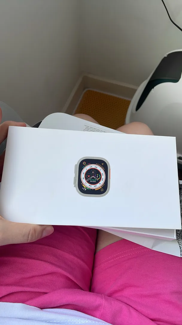 Apple Watch Ultra 1 (96% battery) — photo 1