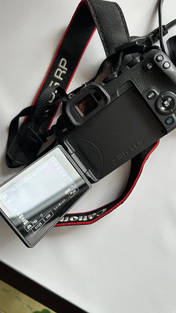Canon RP body — photo 8
