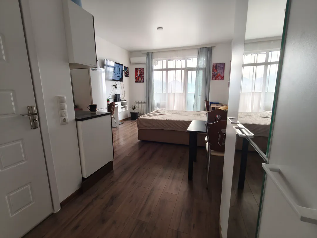 Apartment with a view of the sea, mountains and airplanes — photo 3