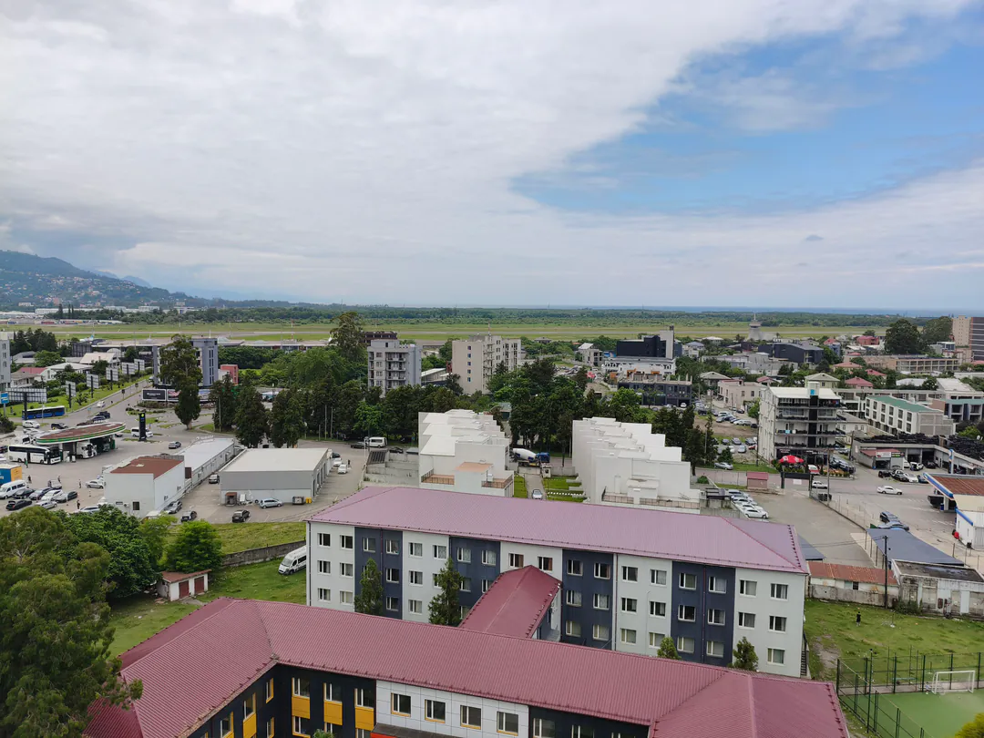 Apartment with a view of the sea, mountains and airplanes — photo 8