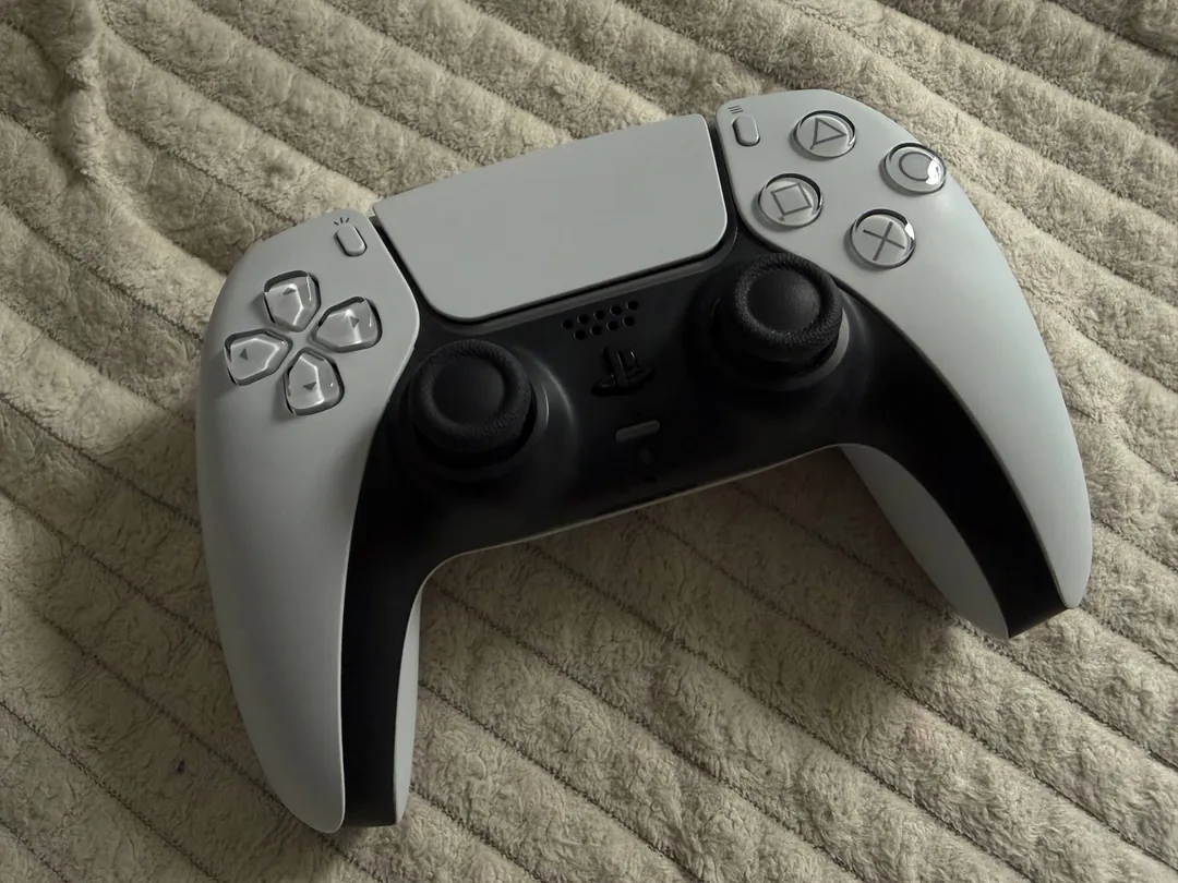 PS5 Slim 1 controller — photo 3