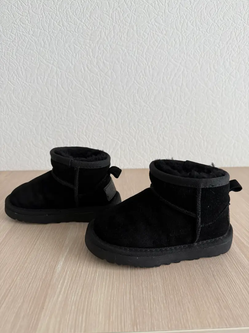 Children's UGG boots — photo 1