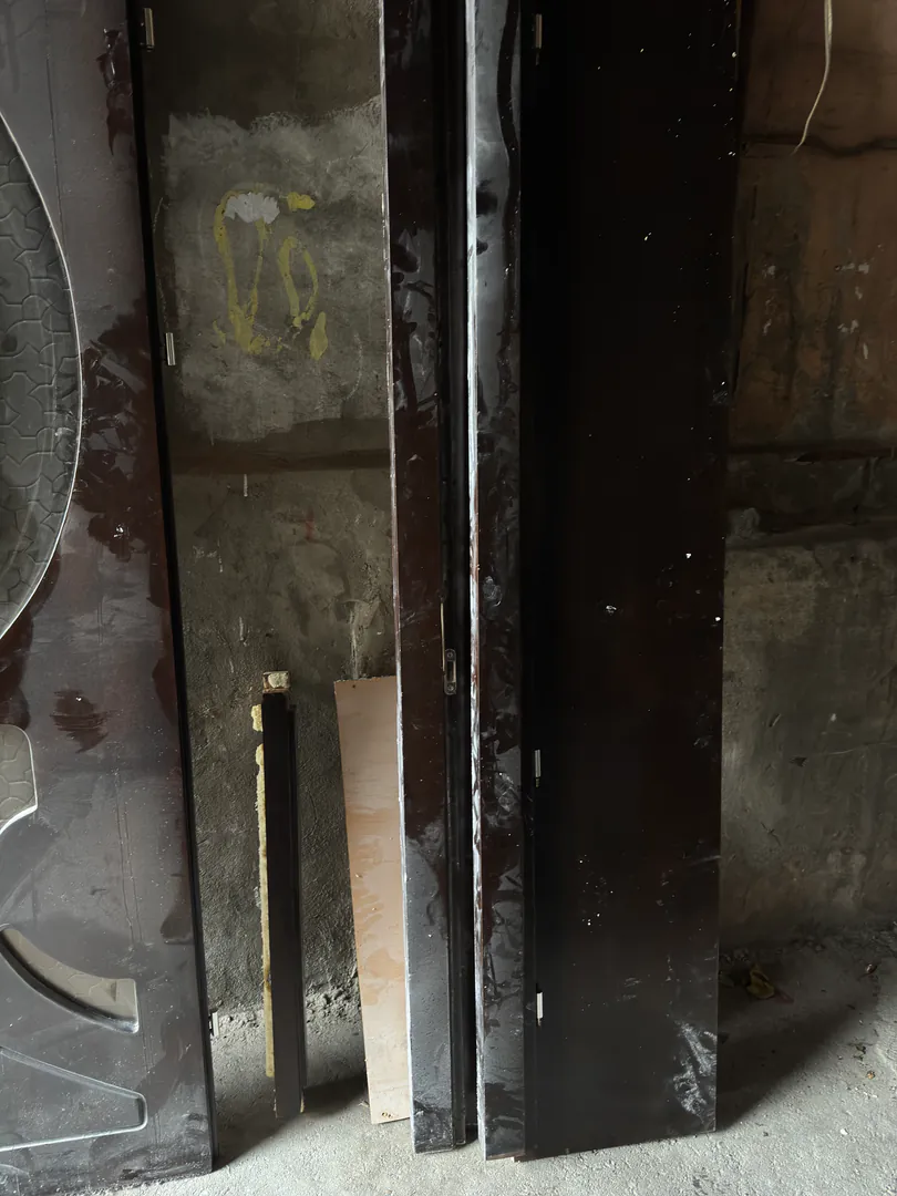 3 solid chestnut doors — photo 1