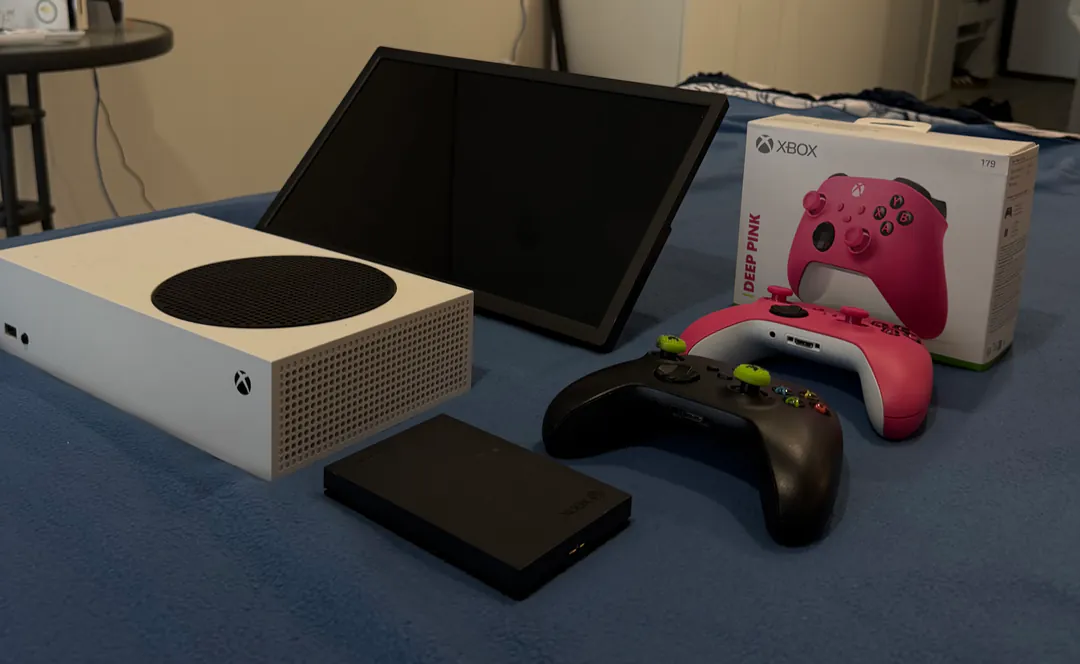 Xbox Series S Bundle — photo 1