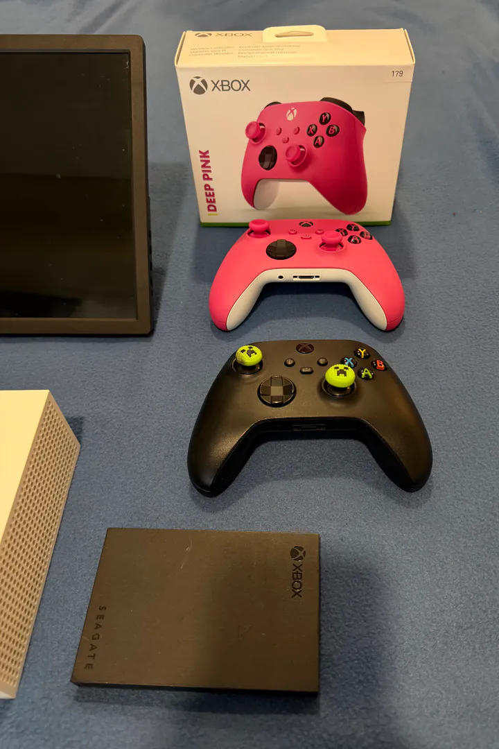 Xbox Series S Bundle — photo 4
