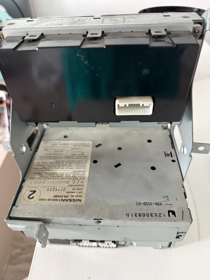 Original factory Clarion display Infiniti FX35 — photo 3