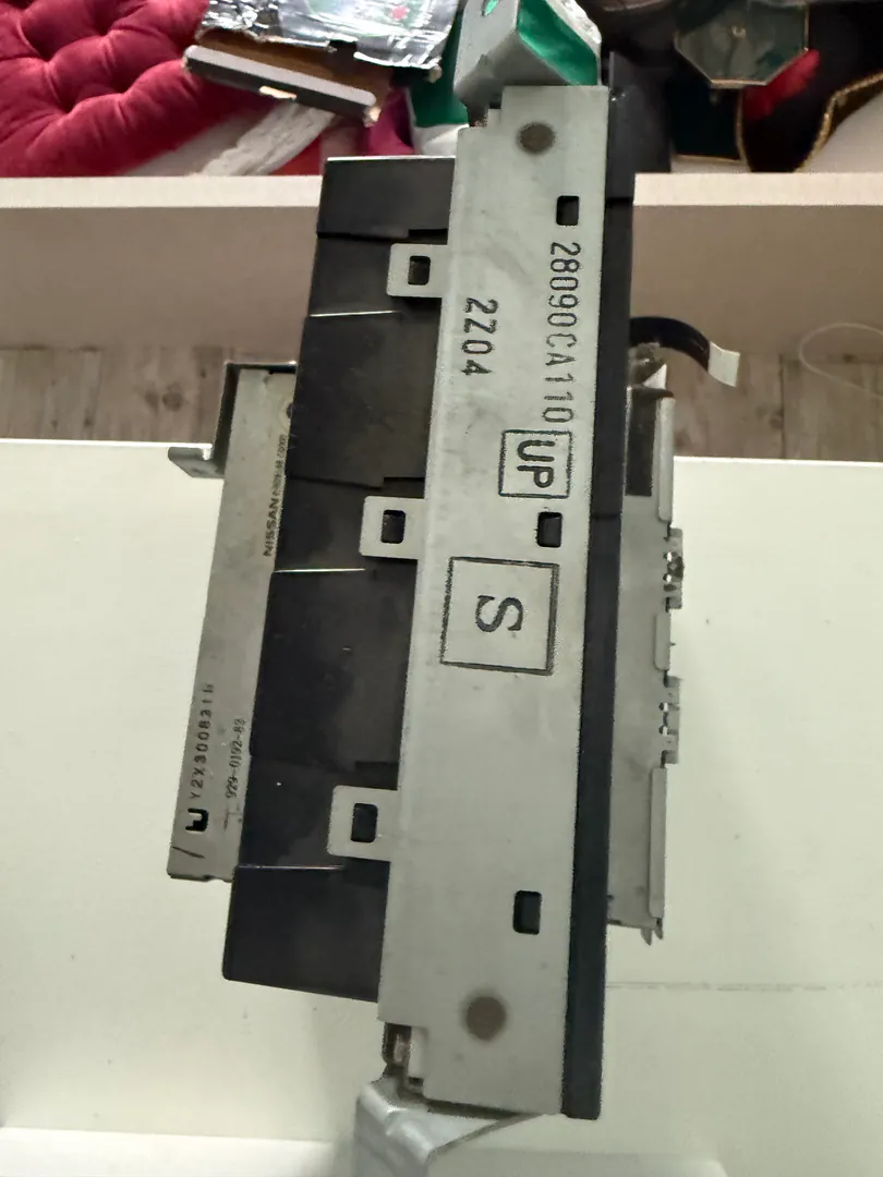 Original factory Clarion display Infiniti FX35 — photo 2