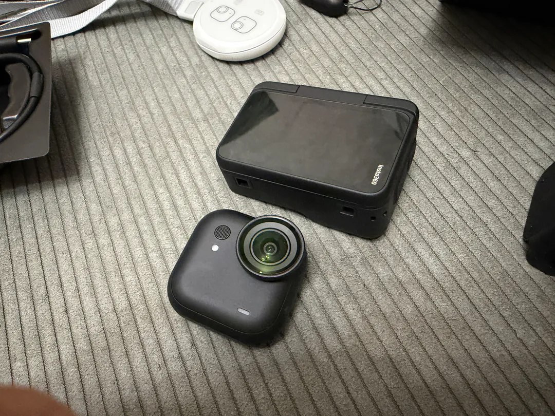 Insta360 GO Ultra Creator Bundle — Like New — photo 4