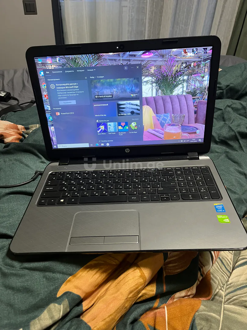 HP Laptop — photo 1