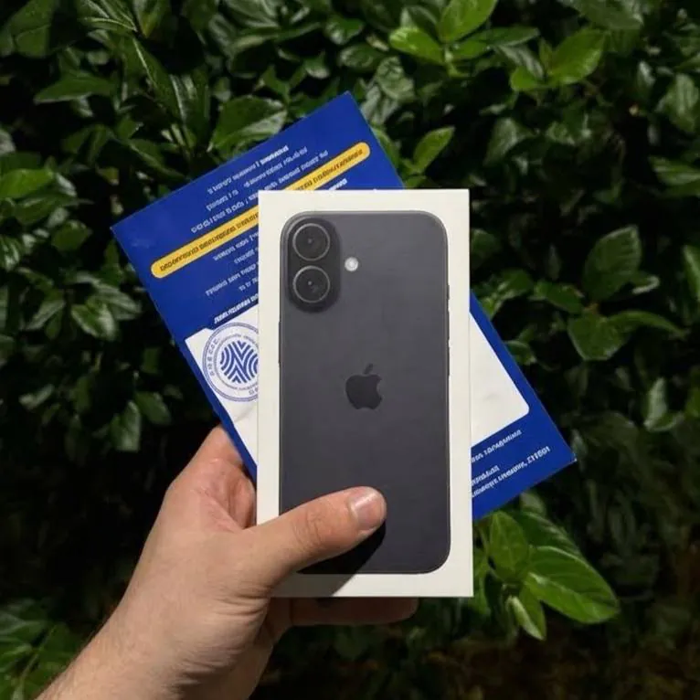 iPhone 17 — photo 1