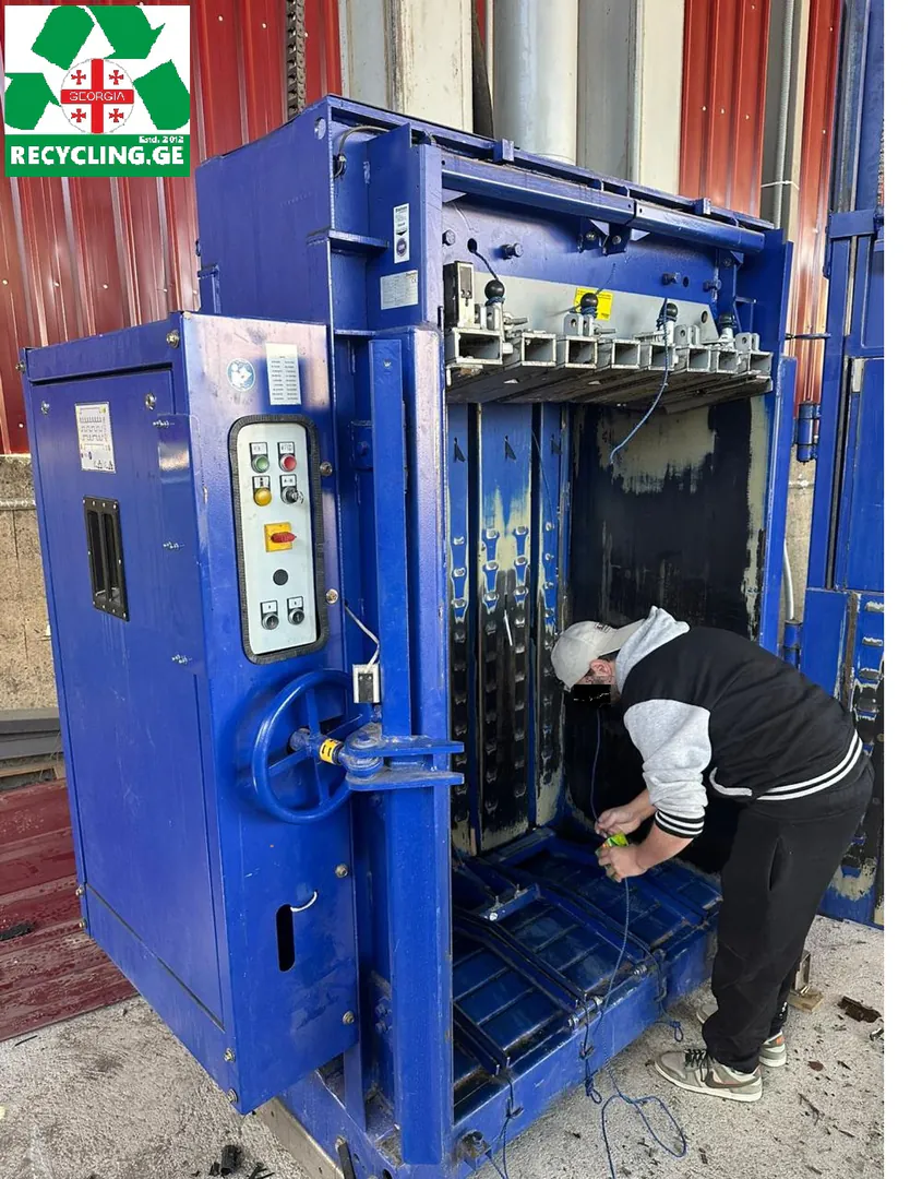 Device for compressing packaging waste — photo 3