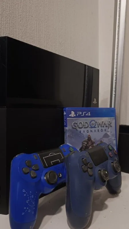 PS4 FAT + 2 original controllers + God of War — photo 1