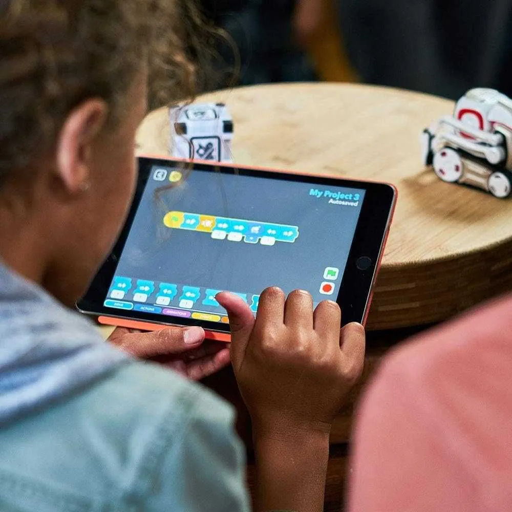 Cozmo Anki — interactive robot with AI — photo 4